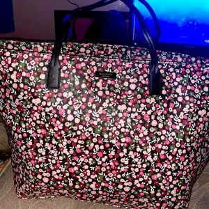 Authentic Kate spade tote !Ready for spring and summer !